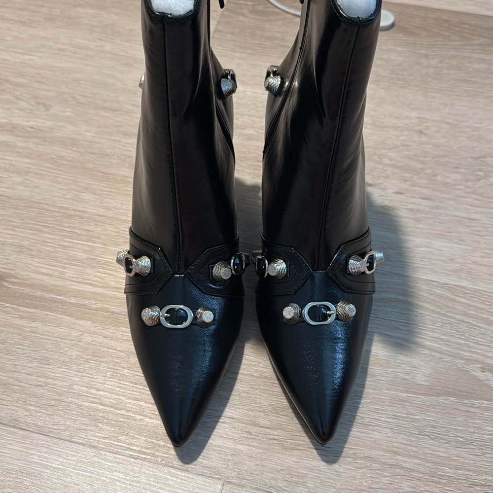 Jude Hardware Booties NEW 🏷️ - Picture 8 of 11